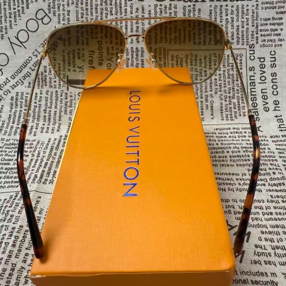 Stylish Golden Louis Vuitton Sunglasses - Picture 5 of 6